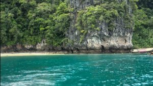 ТАЙЛАНД. ОСТРОВ КРАБИ. МОРЕ БУШУЕТ