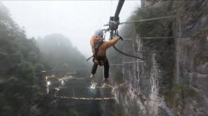 Безумный аттракцион построили в Китае