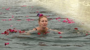 (Рыбинск-40) ПРОРУБЬ С ЛЕПЕСТКАМИ РОЗ