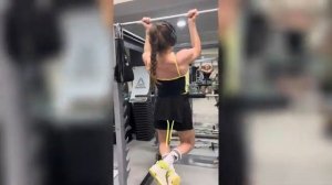 Светлана подтягивается после сушки обратным хватом