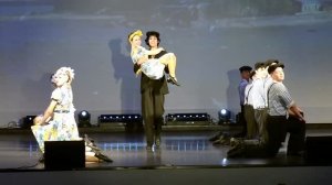 Эстрадный танец "Наш Костя, кажется, влюбился"