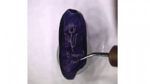 Тюльпан на рисинке: Владимир Анискин создал самый миниатюрный подарок к 8 Марта