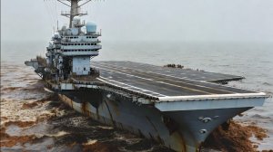 Атомный авианосец США затопило говном у берегов Ирана