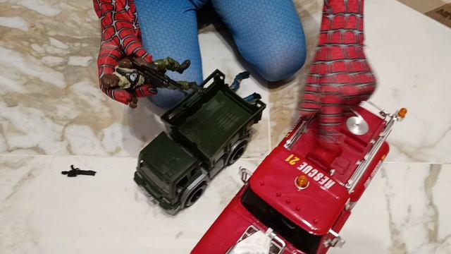 Играем в солдатики! Игры для детей. Война с солдатиками. Войнушка. Игры для мальчиков. Артём и Папа