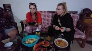 Вечеринка у нас дома 7 марта. Сюрприз от Саши, всем цветы. Грибной суп, блины, оливье.