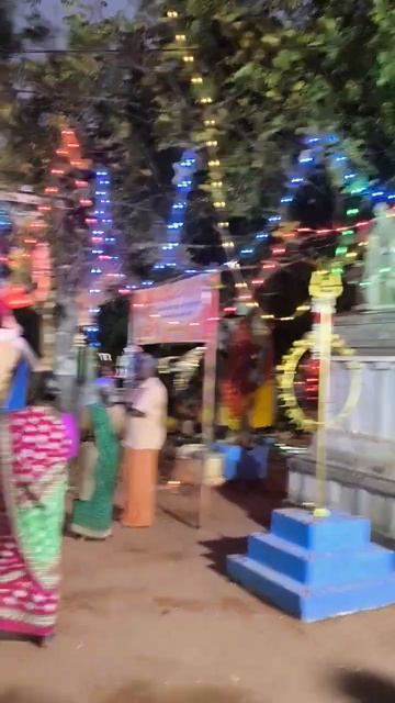 Южная Индия. Что тут происходит_ Музыка, огни и люди поклоняются яростной Кали, пожирающей демонов