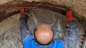 242ч.Мастер-строитель помогает кочевникам: от пещеры до теплого дома в холодных горах