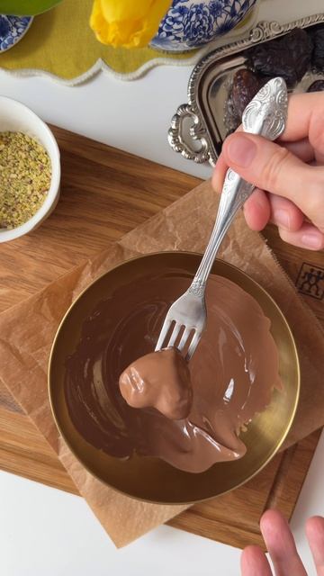 Финики сердечки в шоколаде