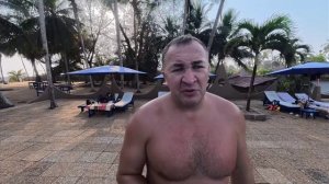 Худшее место в Африке?Почему столько военизированной охраны на пляже?