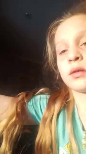 Арина делает уроки