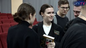 Разговор студентов с волонтерами о любви к своему Отечеству