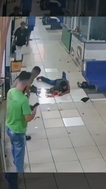 #Бразилия Нападение на сотрудника силовых структур с целью завладения табельным оружием закончилось смотреть онлайн
