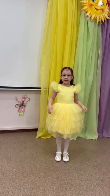 "Модница", Читает: Кузьмина Виктория, 6 лет