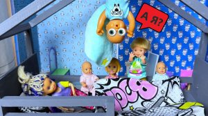 ПРИВЕЗЛИ ОДНУ КРОВАТЬ😁 ВСЕ НА НЕЙ МЫ БУДЕМ СПАТЬ🤪 КатяиМакс веселая семейка КУКЛЫ В РЕАЛЬНОЙ ЖИЗНИ