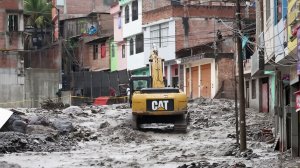 Мощные наводнения накрыли Перу: паводковые воды и грязь заполонили улицы