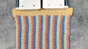 Вертикальные 3-х цветные полоски на одной фонтуре.