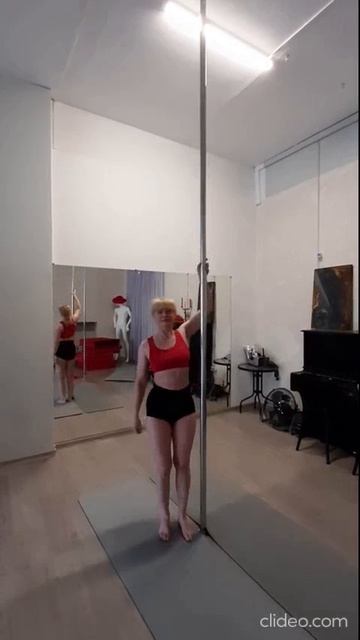 Шпагат грудью вверх (из серии "ПОТОМУ ЧТО МОГУ!..")