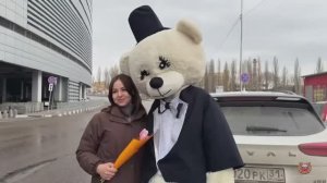 Поздравительный «протокол» и живая музыка–в Белгороде полицейские подарили праздник автомобилисткам