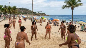 Бразильские женщины без стеснения носят откровенные микробикини на пляж