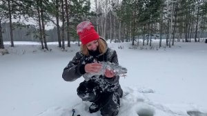Эти рыбины дали жару! Зимняя рыбалка на форель со льда.
