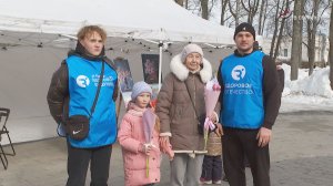 В Серпухове женщин поздравляли с 8 марта на улицах и на рабочих местах