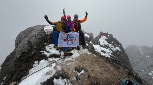 Группа Клуба 7 Вершин «Карстенс номер 1». Хроника  восхождения на вершину Пирамиды Карстенса