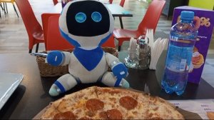 Астробот в игровой комнате.