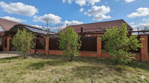 Дом с мансардой и просторным двором