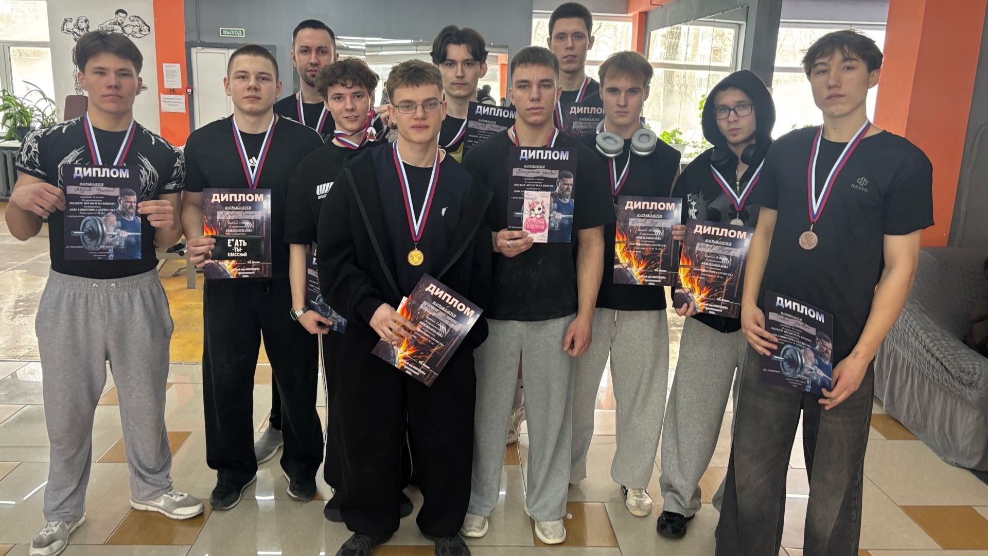 КАЧао: Жмёшь или поднимаешь ? (зальные городские соревнования по жиму лёжа и подъёму на бицепс)