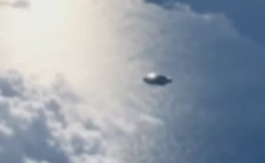 Металлический Объект Летящий Рядом