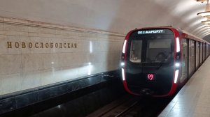 Метро Москвы красивая станция и проезд метропоезда в подземке столица России