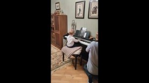 Василий-сынок 1 год и 10 мес. Музицирует на фортепиано. 27.02.2026