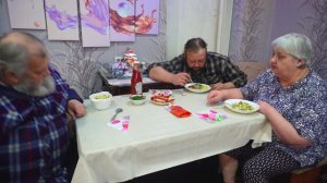 Гостеприимная добрая хозяйка всегда приготовит вкусно Накормит домочадцев ГРИБНОЙ ЖУЛЬЕН ПО-СЕЛЬСКИ