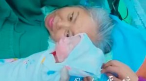 Китаянка родила дочь в 63 года после смерти единственного сына