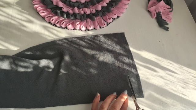 Взяла остатки флиса и сделала настоящую красоту для дома. Покажу, что получилось