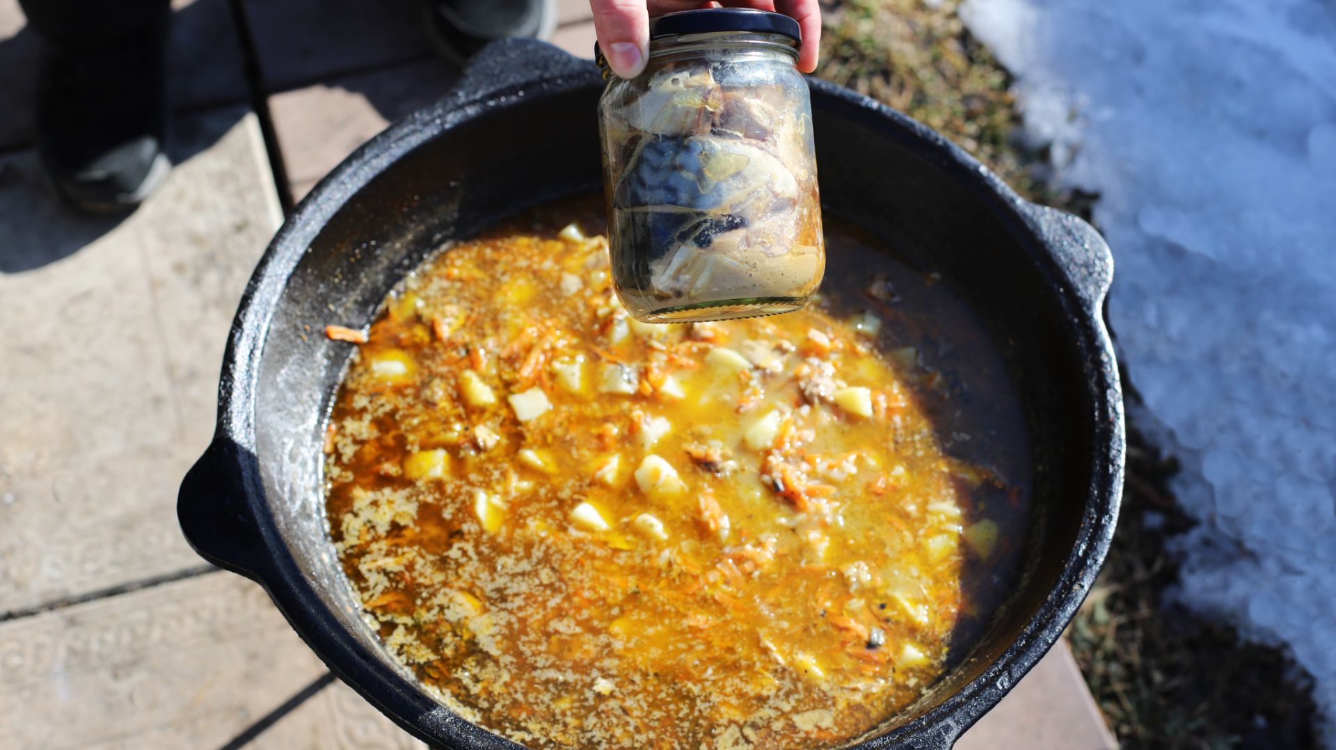 Легендарный суп с рыбными консервами из СССР