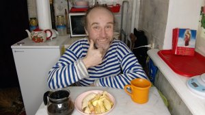 завтрак с Рыжулей. вероятность происхождения жизни. мукбанг. обжор. еда на камеру. диета. шизофрения