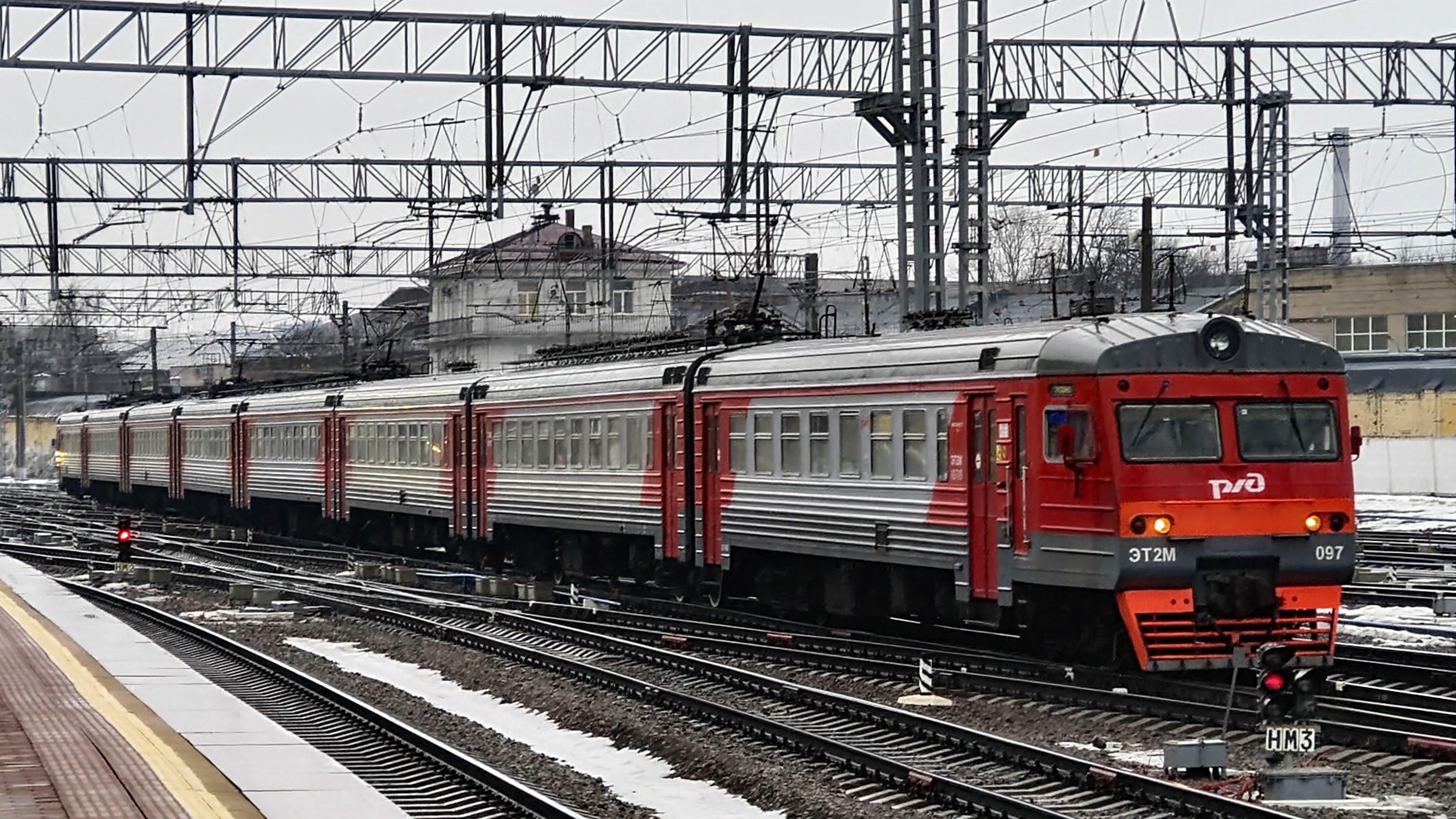 ЭТ2М 097 прибывает на Финляндский вокзал под посадку до станции Рощино