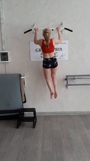 Без фанатизма, но стараюсь на каждом занятии подтягиваться хотя бы раз по пять всеми известными мне