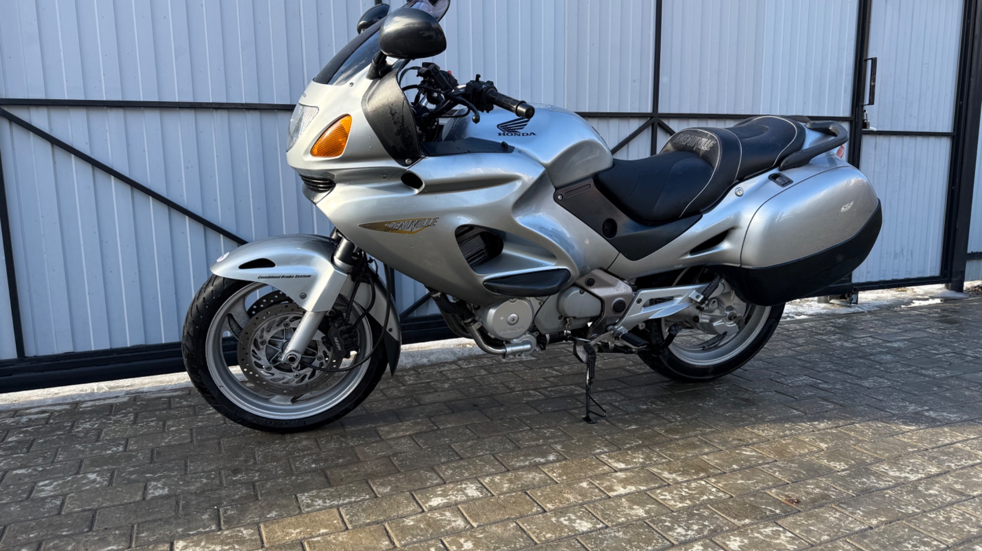 Обзор мотоцикла мотоцикла Honda nt650v, 2004год