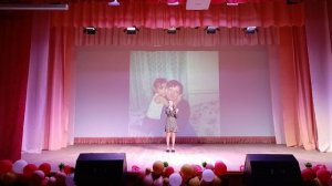 песню исполняет Криворучкина Виктория