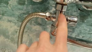 Из смесителя течет вода через трещину в металле почему?