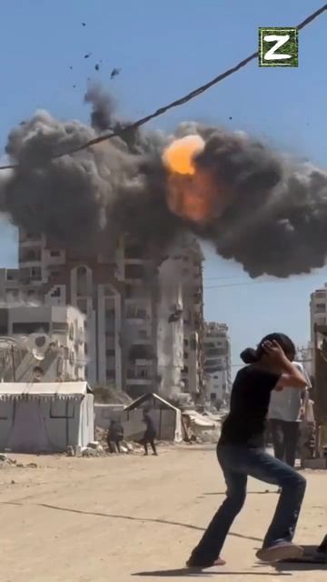 Израиль наносит удары по мирным