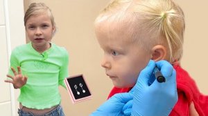 Софунья Шалунья - Нике прокололи уши. София подарила сестре серьги.