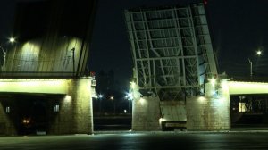 Техническая проверка: в Петербурге развели мосты на Неве