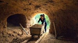 Построила за 100 дней подземное убежище и выживаю в одиночку в джунглях. Бушкрафт