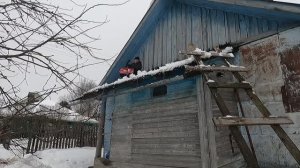 Крыши ломятся от снега