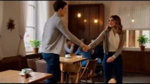 Кофейные чашки о посетителях кафе (диалог от ИИ)