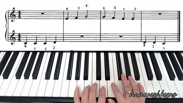 Играем первые песенки в пределах первой октавы двумя руками по очереди.