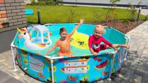 Софунья Шалунья - Новые купальники в Бассейн.